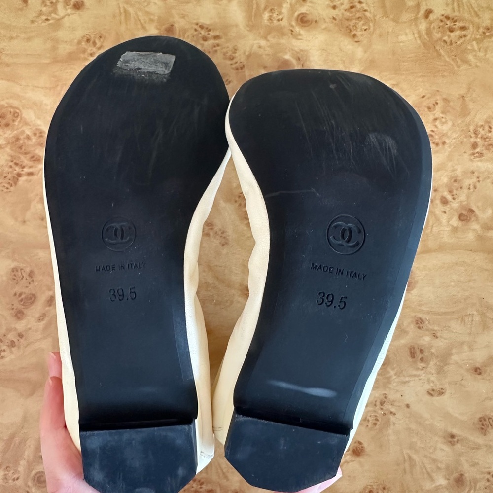 CHANEL Women's Ivory and Black Flats - Picture 4 of 4